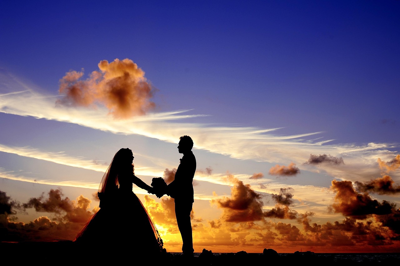 Couple silhouette at sunset — the essence of romance